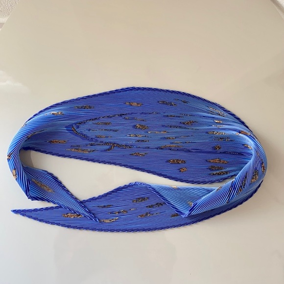 Hermès Plisse Rybal Pleated Scarf - Picture 2 of 6